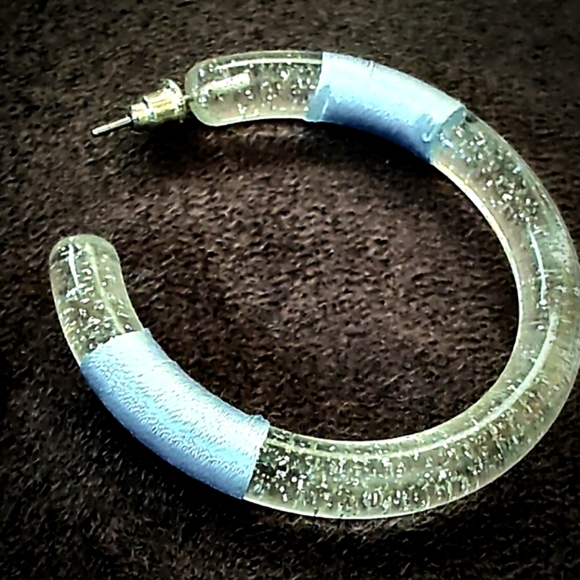 Bundle Set of 2 NEW Pairs of Hoop Earrings, Acrylic/Lucite - Picture 4 of 13